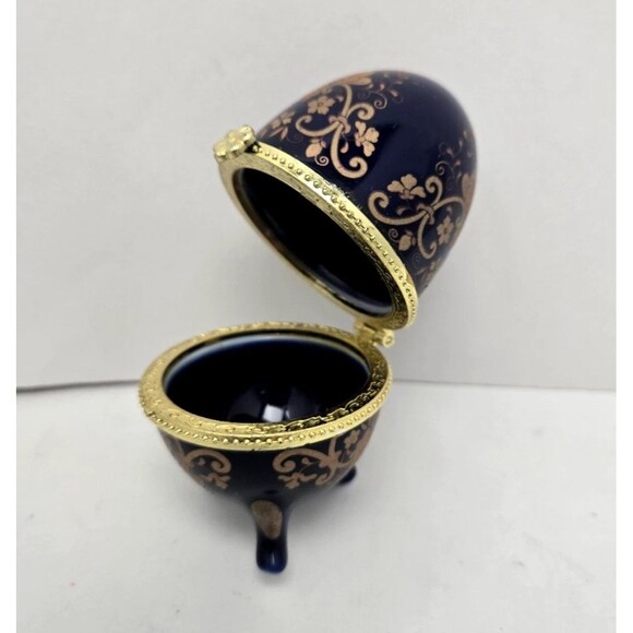 Cobalt Blue Egg Trinket Box Footed Porcelain Hinged Lid Floral Design Vintage 3" - Picture 11 of 15